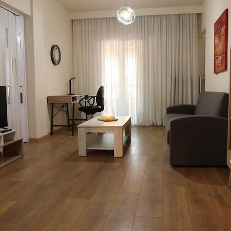 Nikis Apartment ラリサ エクステリア 写真