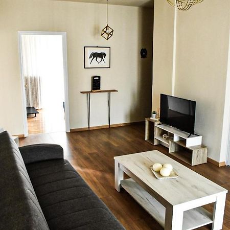 Nikis Apartment ラリサ エクステリア 写真