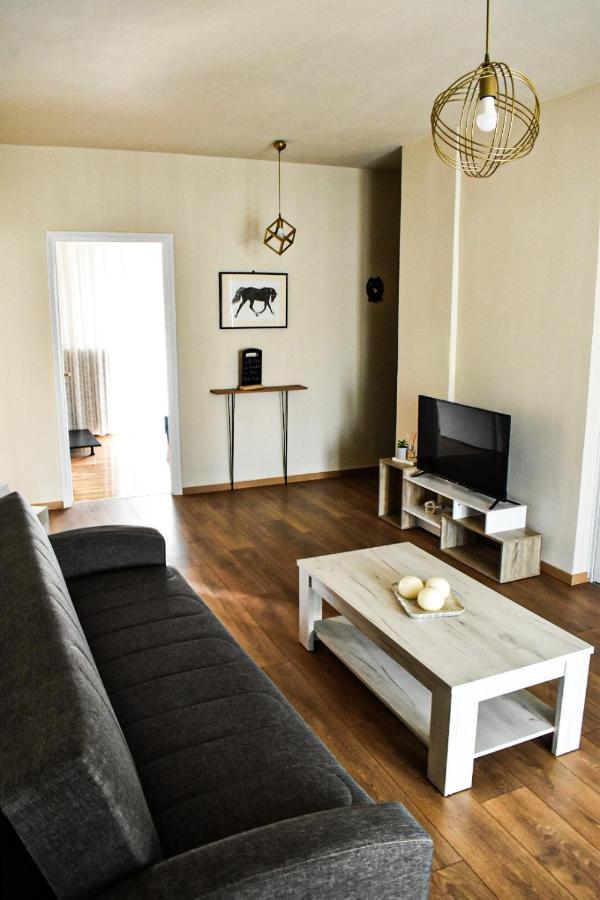 Nikis Apartment ラリサ エクステリア 写真